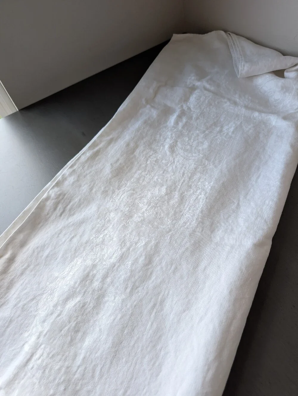 Elegant White Floral Damask Jacquard Tablecloth 102